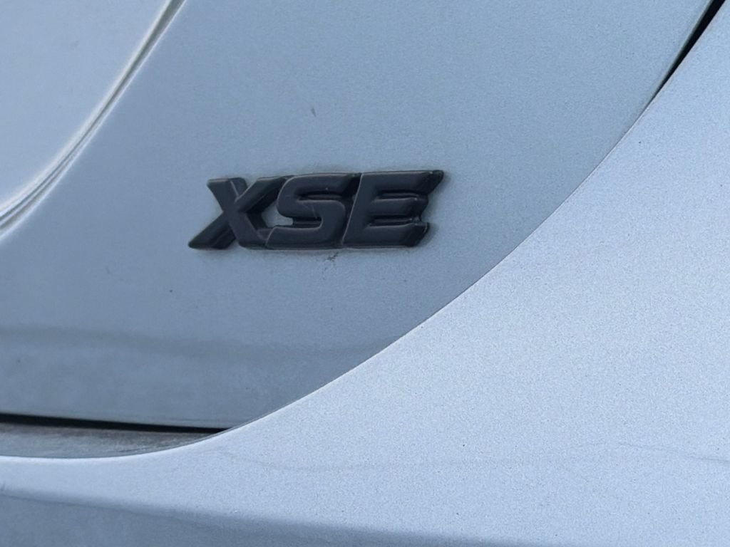 Used 2020 Toyota Camry XSE FWD image 7