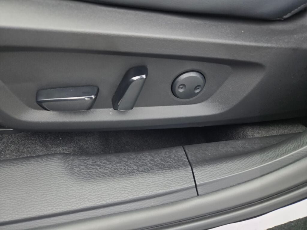 New 2026 Mitsubishi Outlander LE AWD/4WD image 16