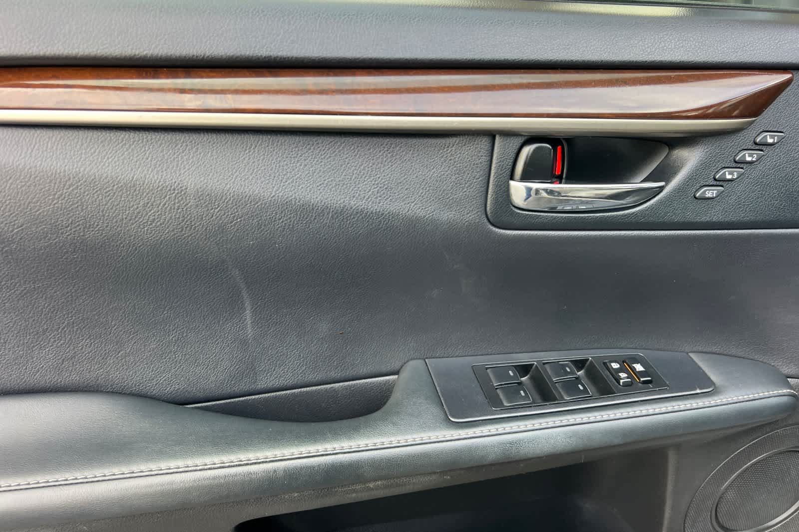 Used 2014 Lexus ES 350 w/ Luxury Package FWD image 12
