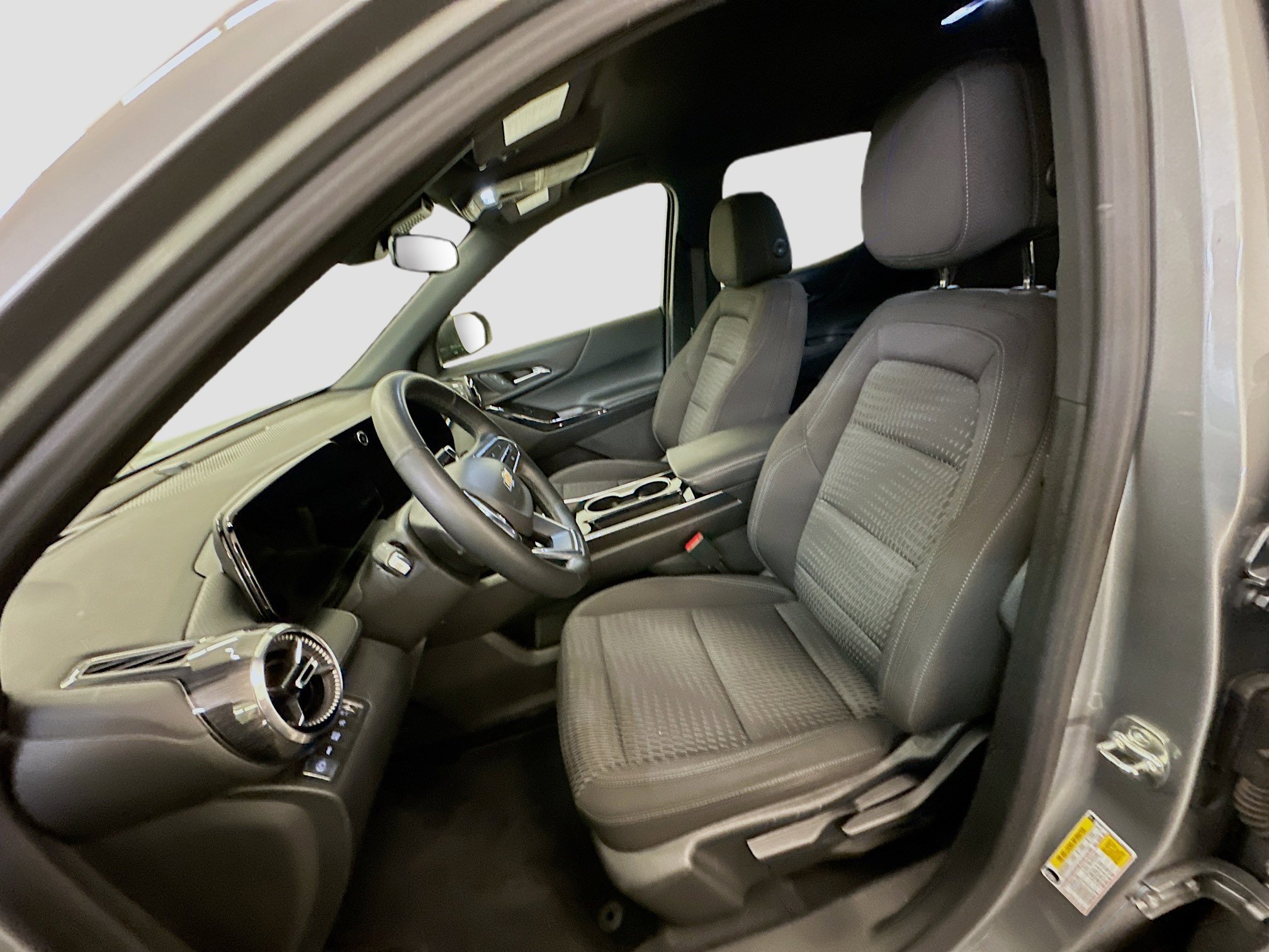 Used 2025 Chevrolet Equinox LT AWD/4WD image 13