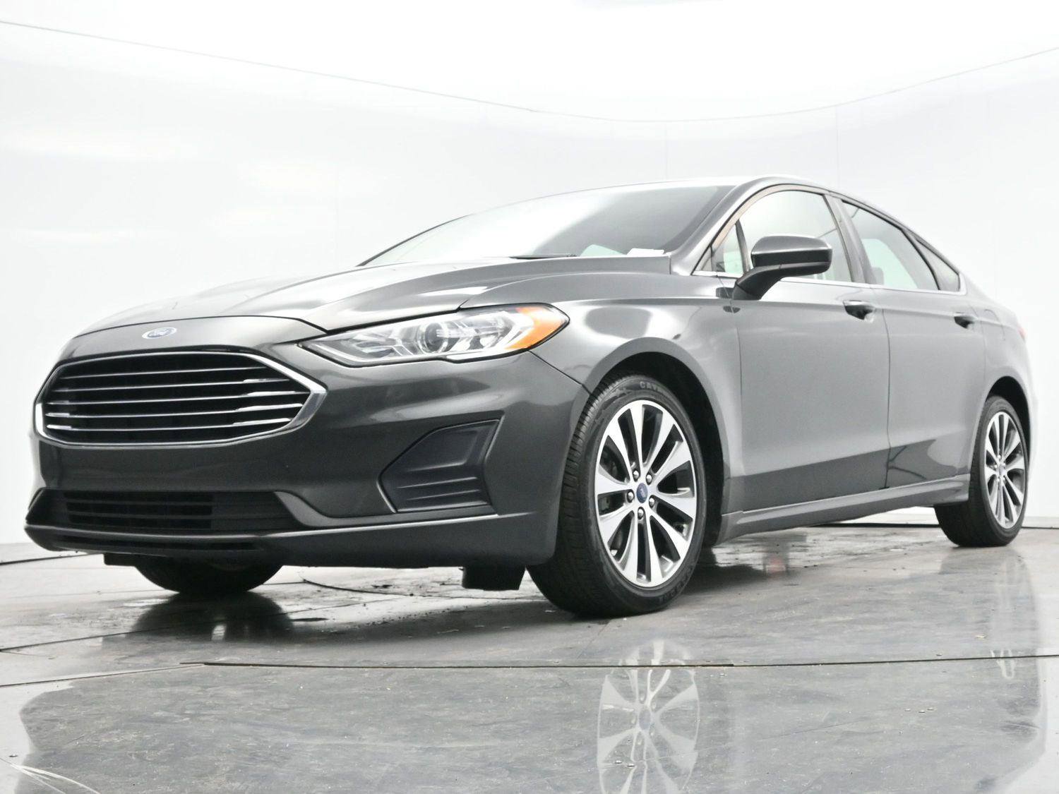 Used 2020 Ford Fusion SE image 48