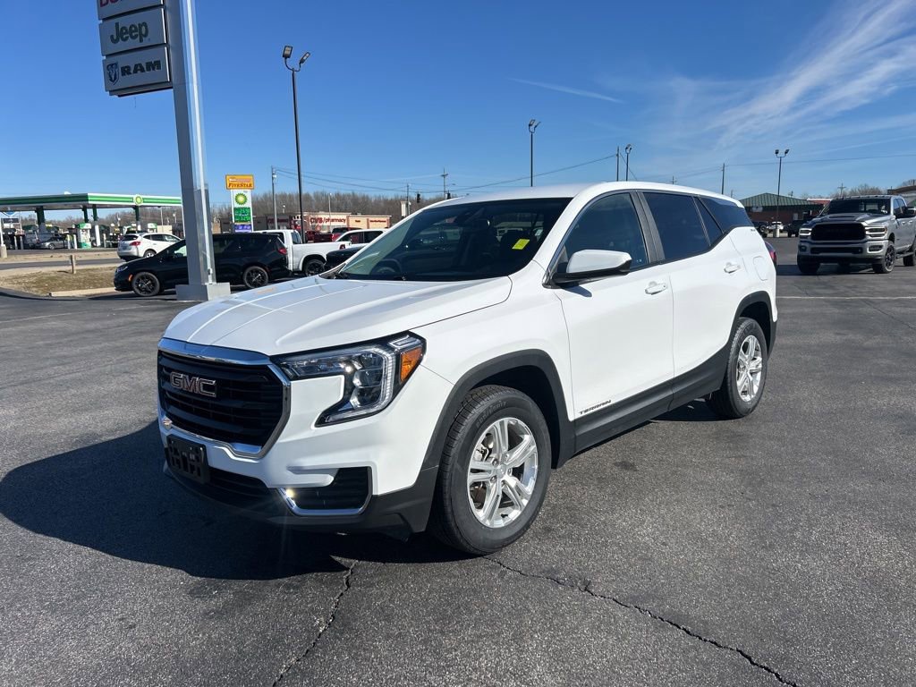 Used 2024 GMC Terrain SLE image 9