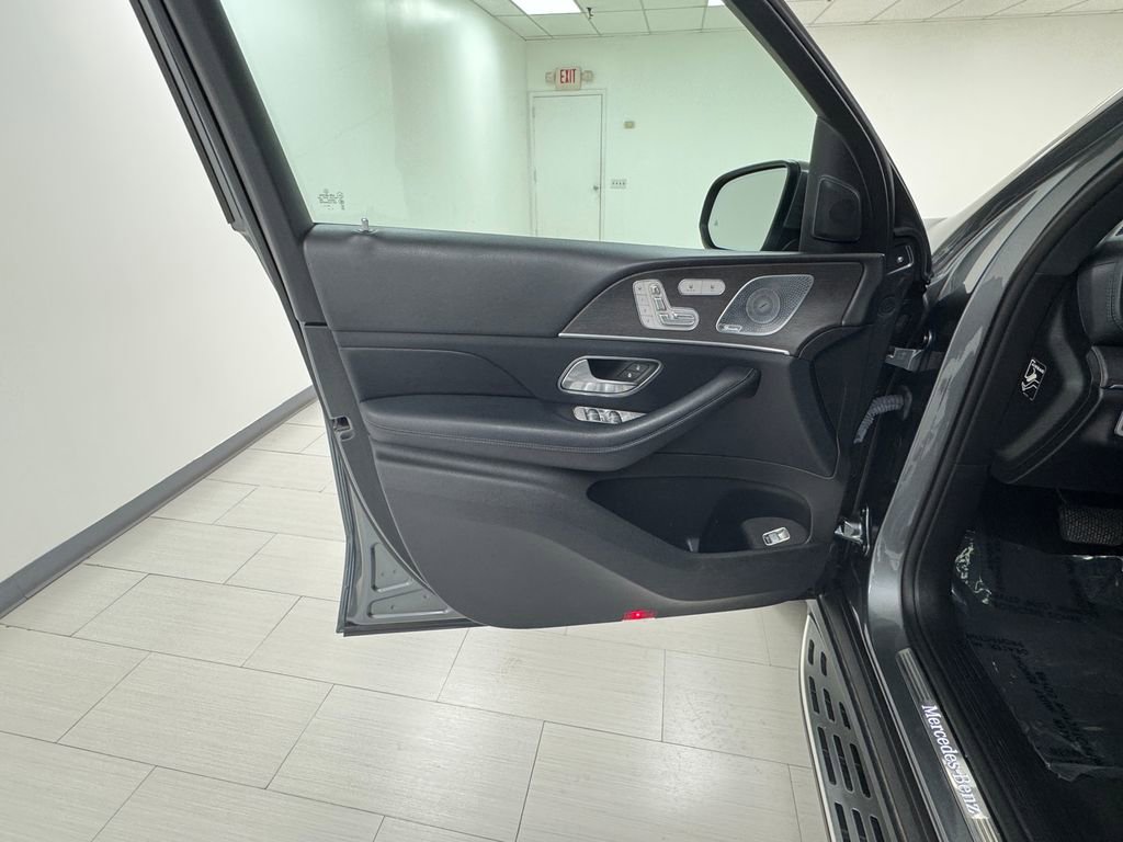 Used 2020 Mercedes-Benz GLS 450 4MATIC image 9