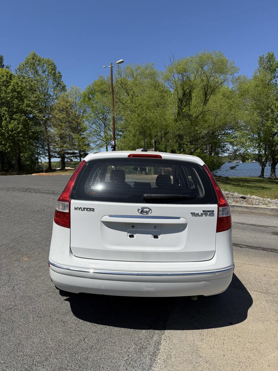 Used 2010 Hyundai Elantra GLS FWD image 7