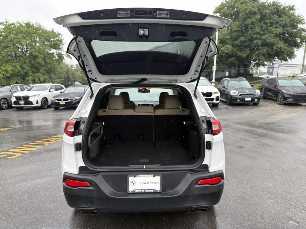 Used 2015 Jeep Cherokee Latitude AWD/4WD image 27