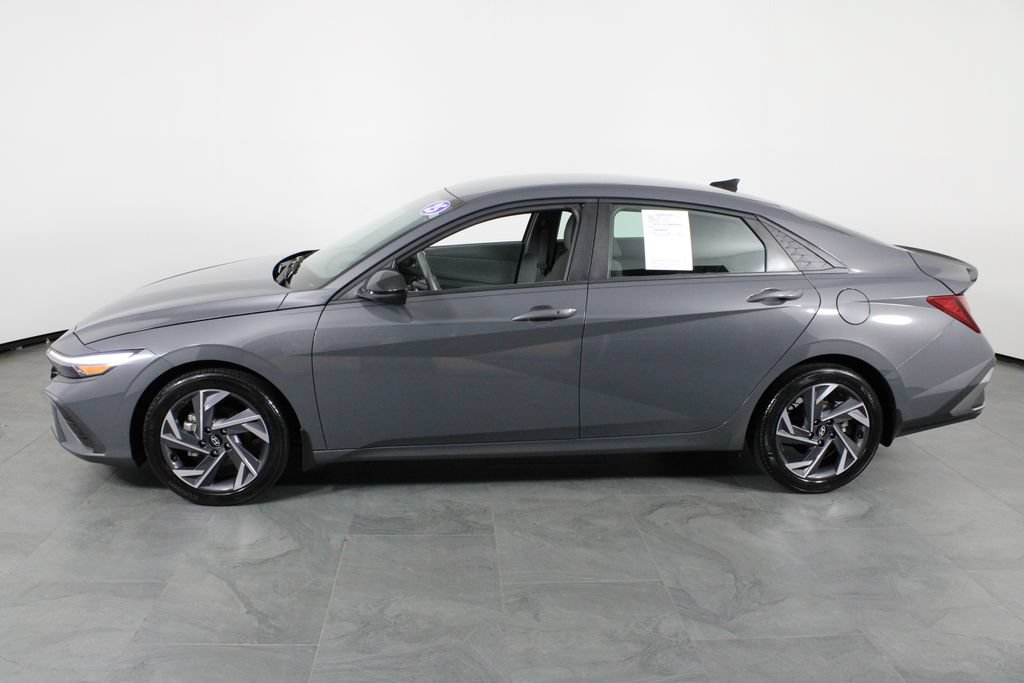 Certified 2025 Hyundai Elantra Sport FWD image 12