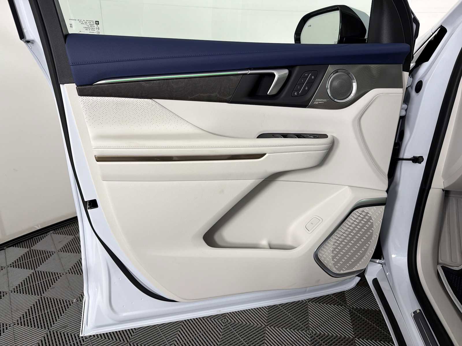 New 2026 Buick Enclave Avenir w/ Super Cruise Package FWD image 8