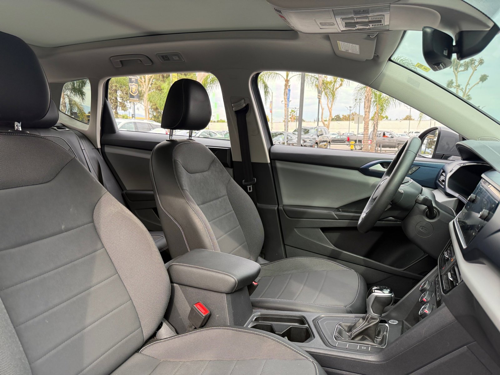 Used 2022 Volkswagen Taos SE w/ Panoramic Sunroof Package image 19