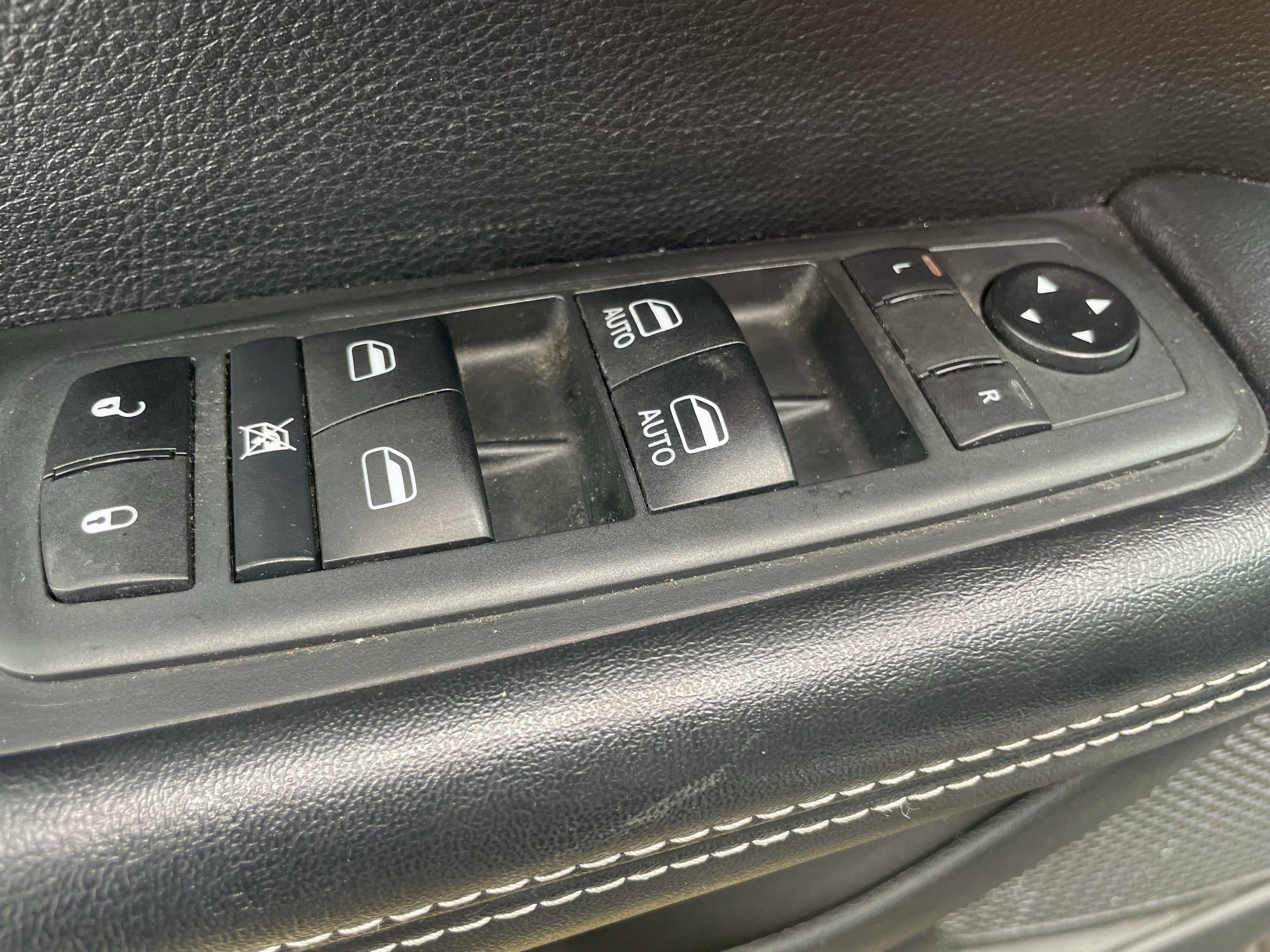 Used 2020 Chrysler Pacifica Touring-L w/ Advanced Safetytec Group AWD/4WD image 11