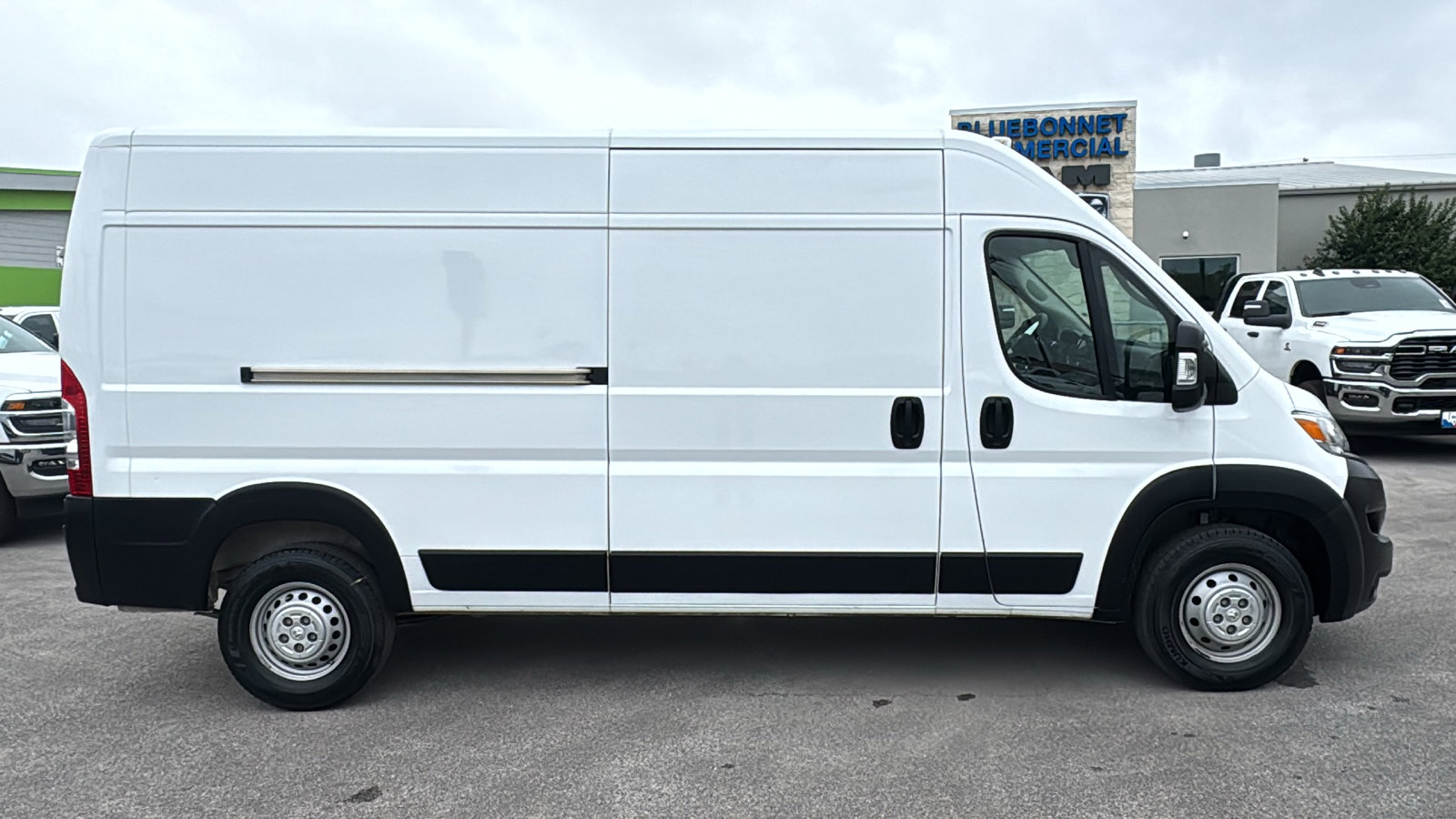 Used 2025 RAM ProMaster 2500 w/ Convenience Group FWD image 4