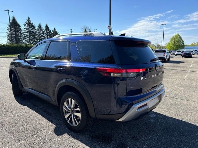 Used 2023 Nissan Pathfinder SL AWD/4WD image 4