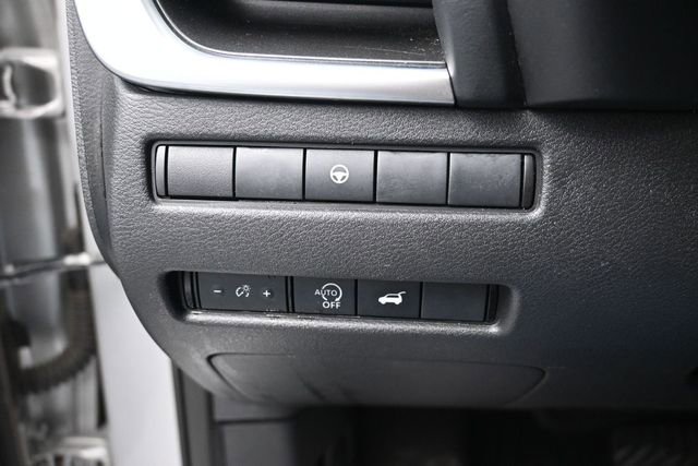 Used 2025 Nissan Rogue SV AWD/4WD image 31