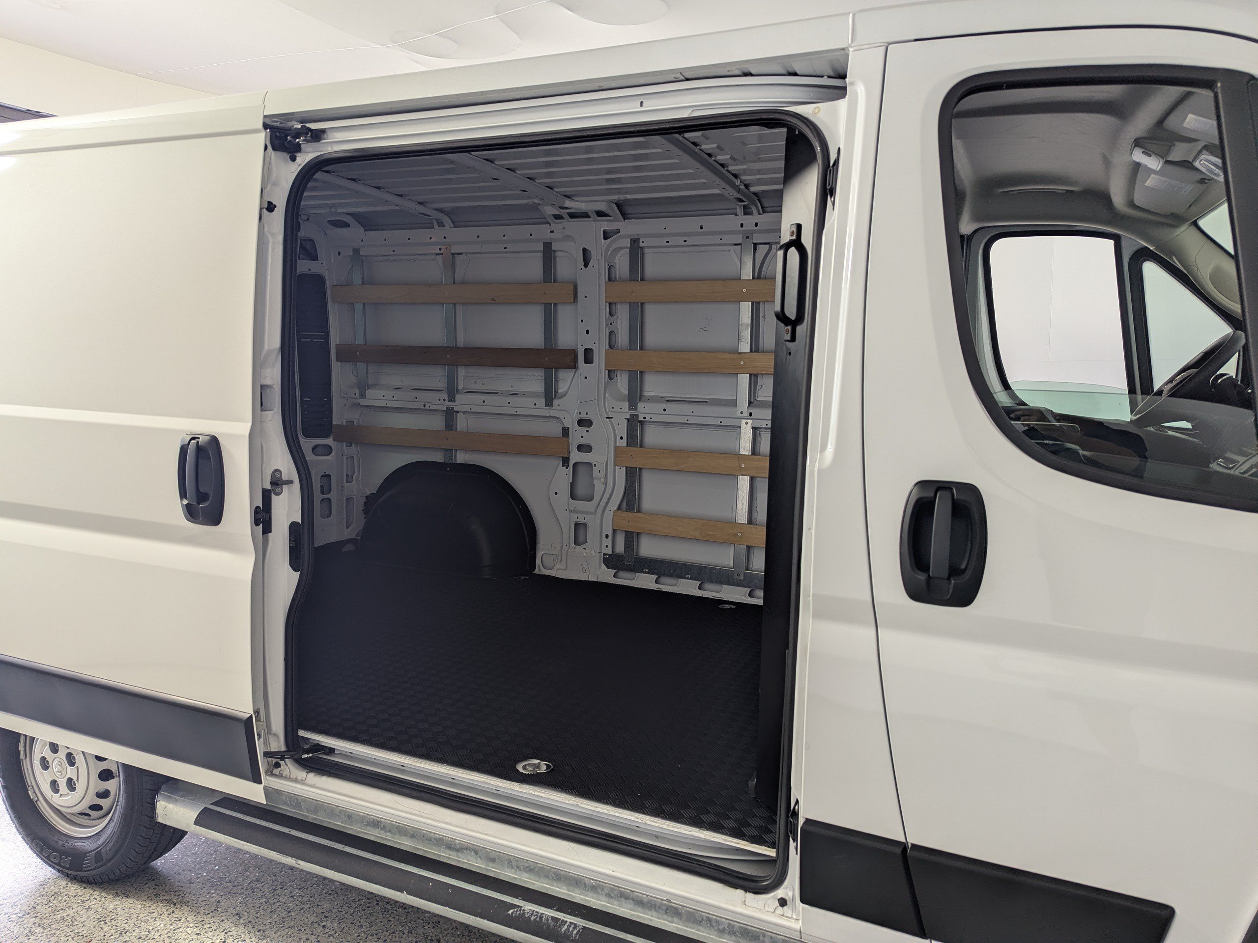 Used 2025 RAM ProMaster 2500 w/ U-Haul Equipment Group FWD image 25