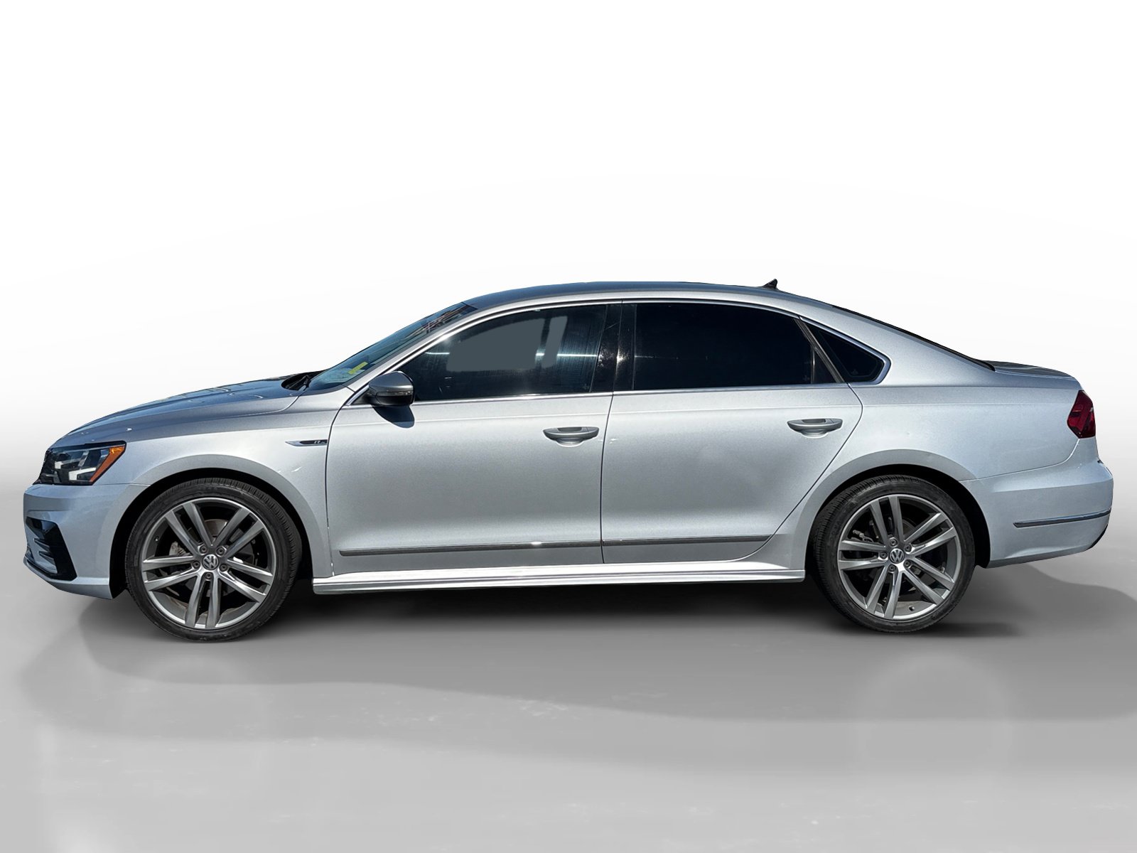 Used 2017 Volkswagen Passat 1.8T R-Line FWD image 2