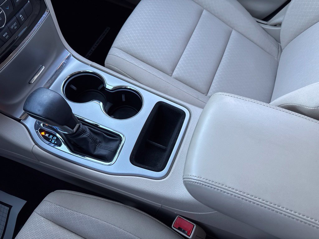 Used 2019 Jeep Grand Cherokee Laredo w/ Security & Convenience Group RWD image 20