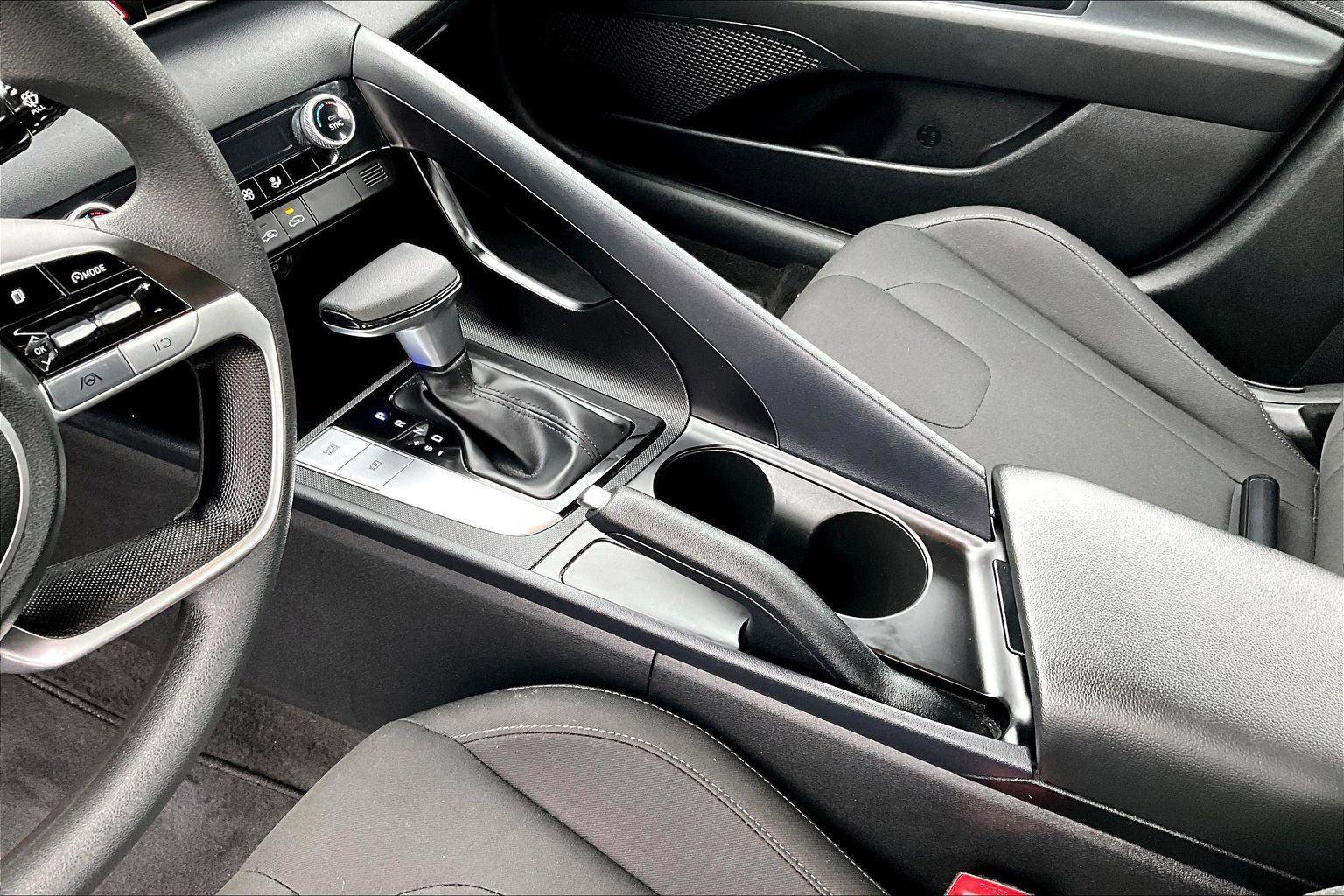 Used 2022 Hyundai Elantra SEL FWD image 15