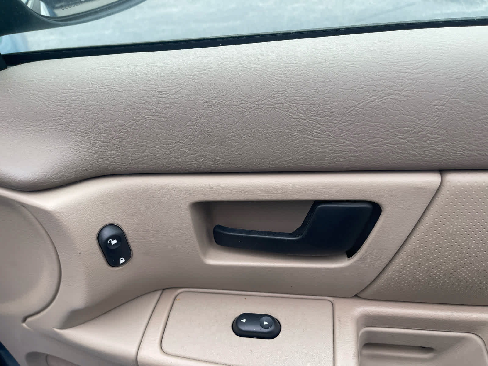 Used 2005 Ford Taurus SE FWD image 25