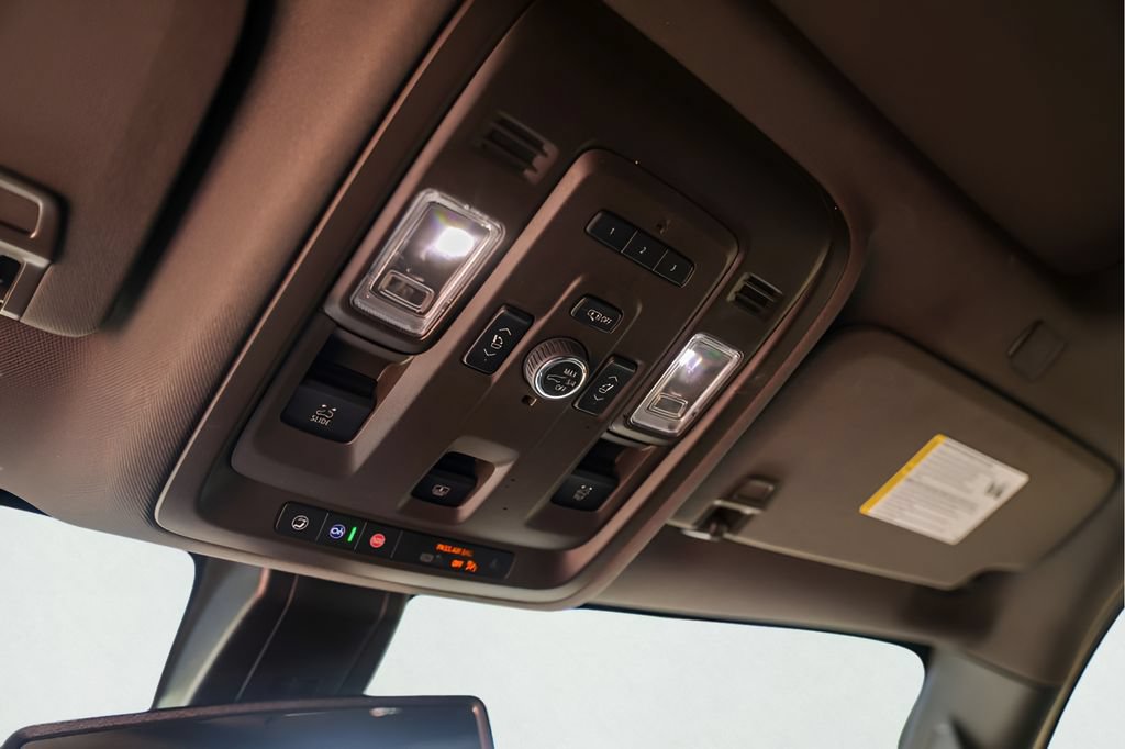 Used 2022 Chevrolet Tahoe Z71 w/ Z71 Off-Road Package AWD/4WD image 25