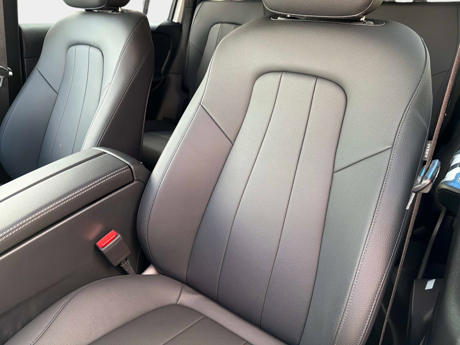 Used 2026 Mercedes-Benz GLB 250 4MATIC image 39