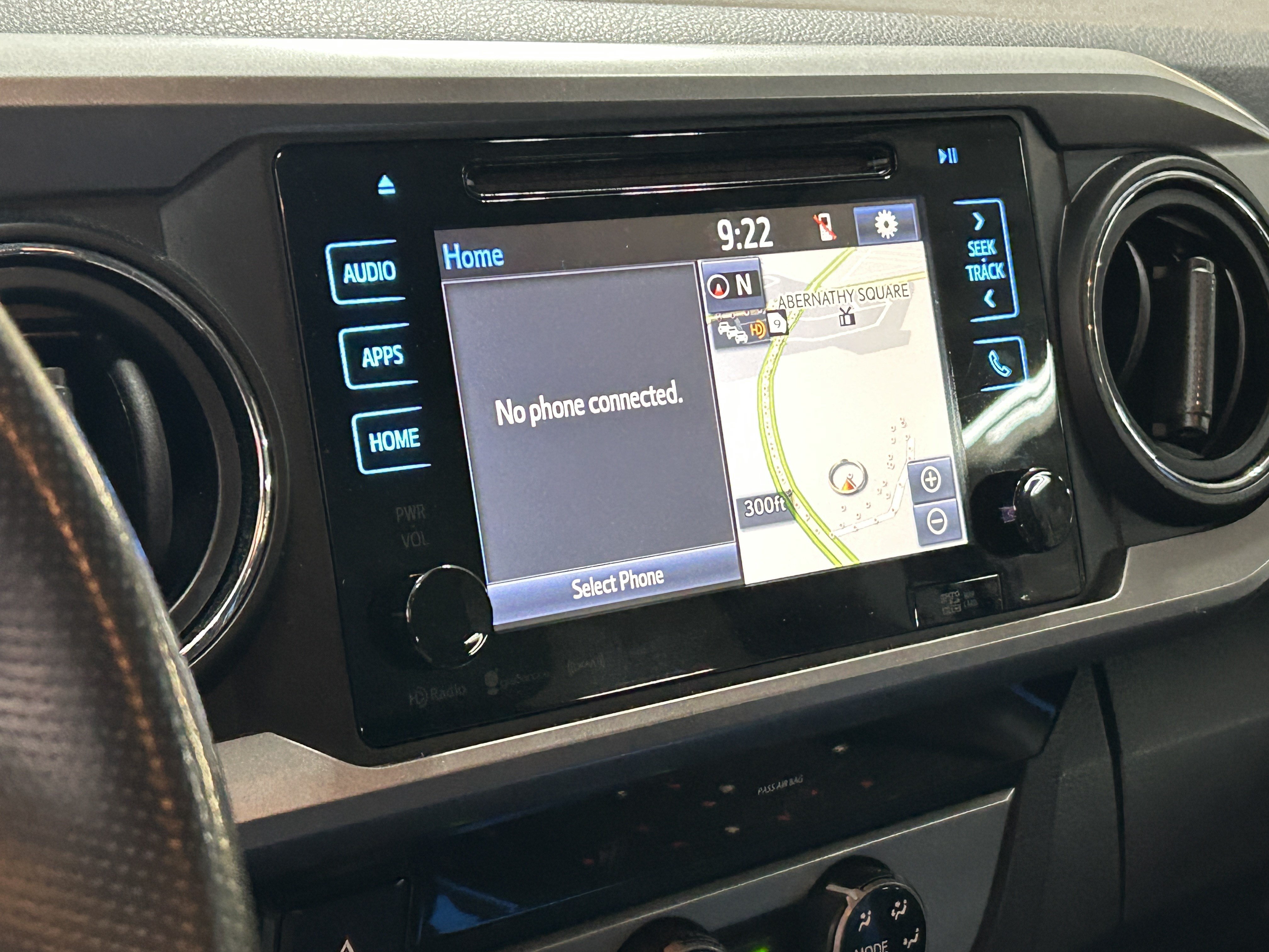 Used 2018 Toyota Tacoma SR5 AWD/4WD image 7