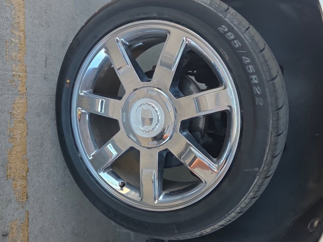 Used 2009 Cadillac Escalade EXT image 7