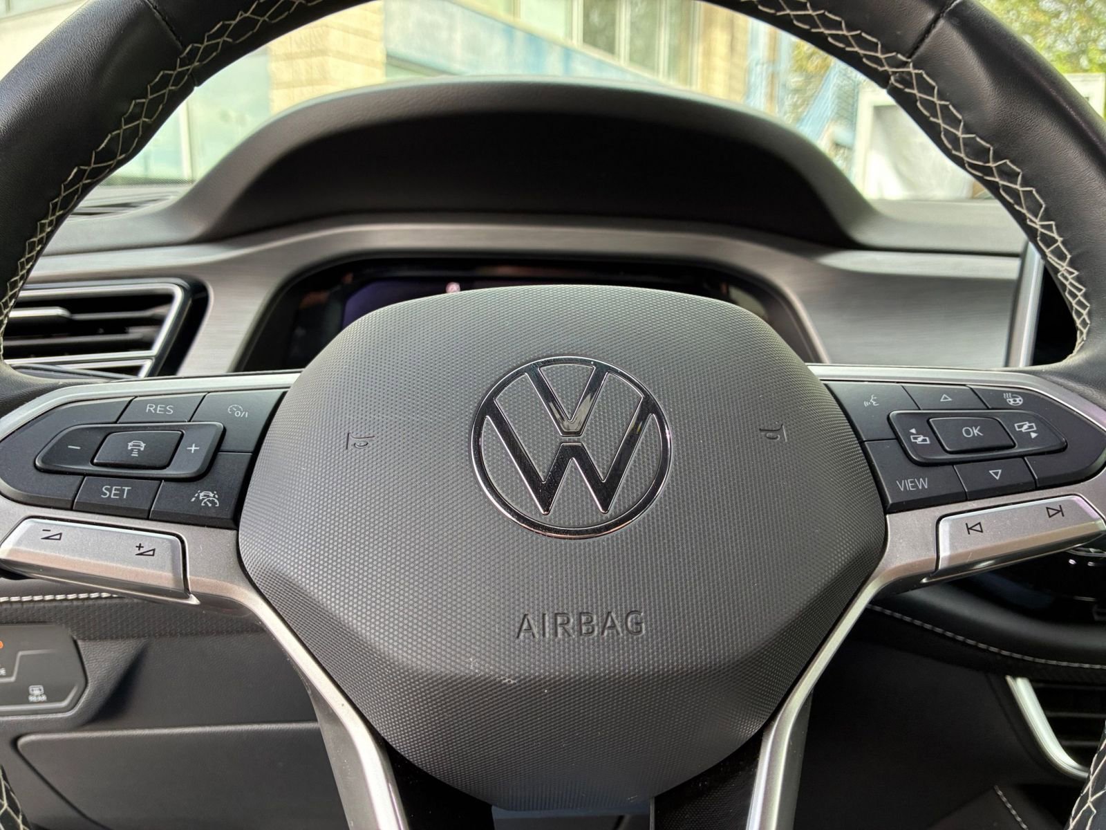 Used 2025 Volkswagen Atlas Cross Sport SE image 30