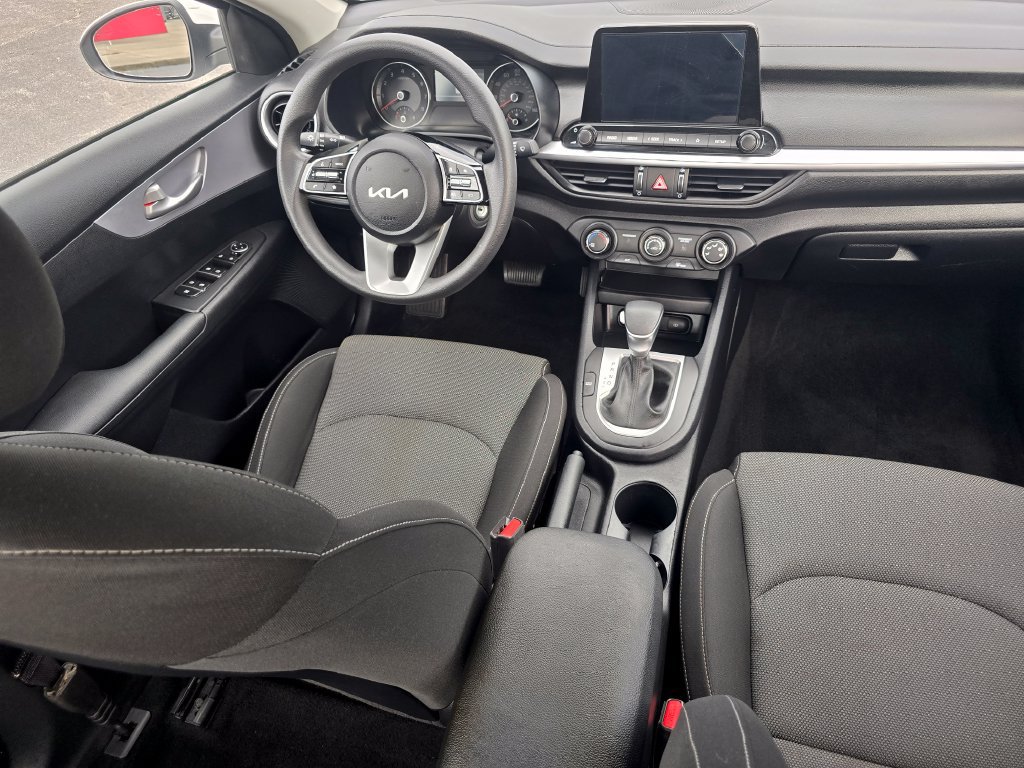 Used 2024 Kia Forte LXS w/ LXS Technology Package FWD image 19