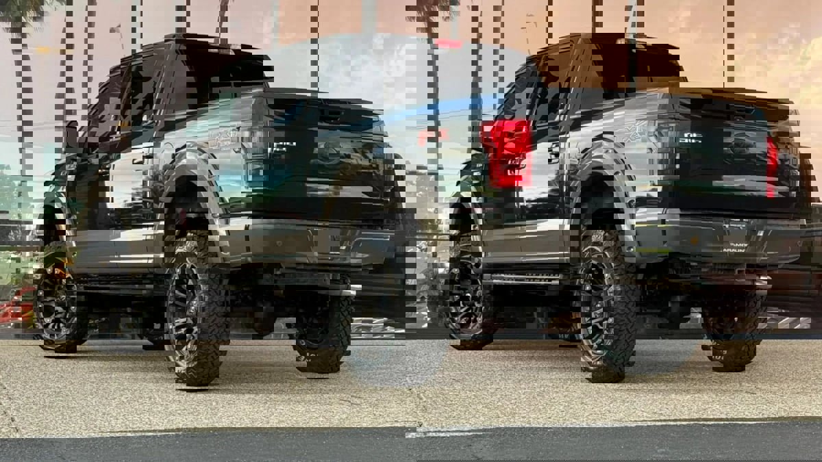 Used 2015 Ford F150 King Ranch w/ Equipment Group 601A Luxury AWD/4WD image 9