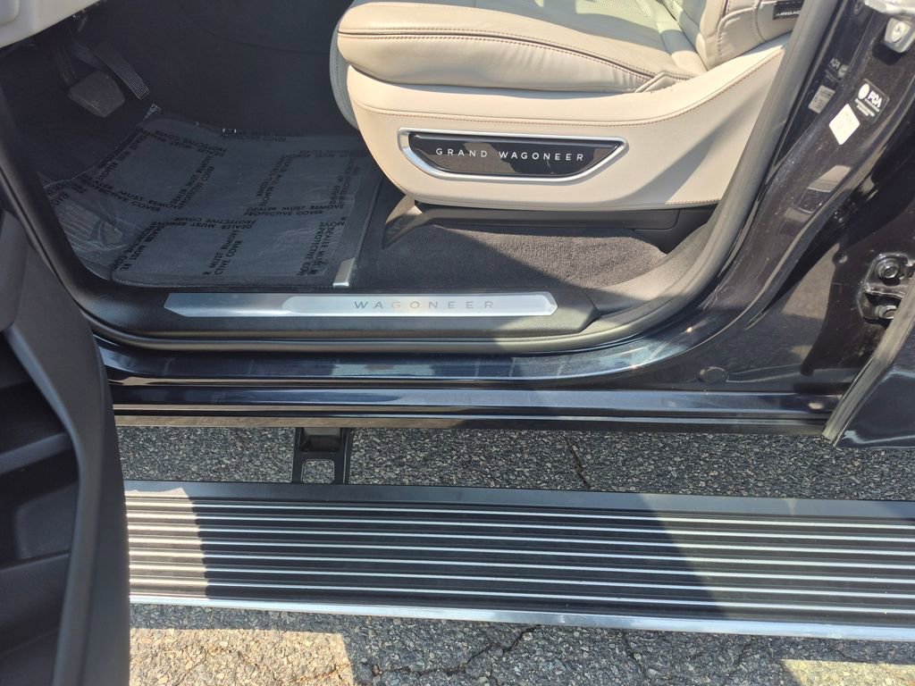 Used 2023 Jeep Grand Wagoneer Series II AWD/4WD image 19