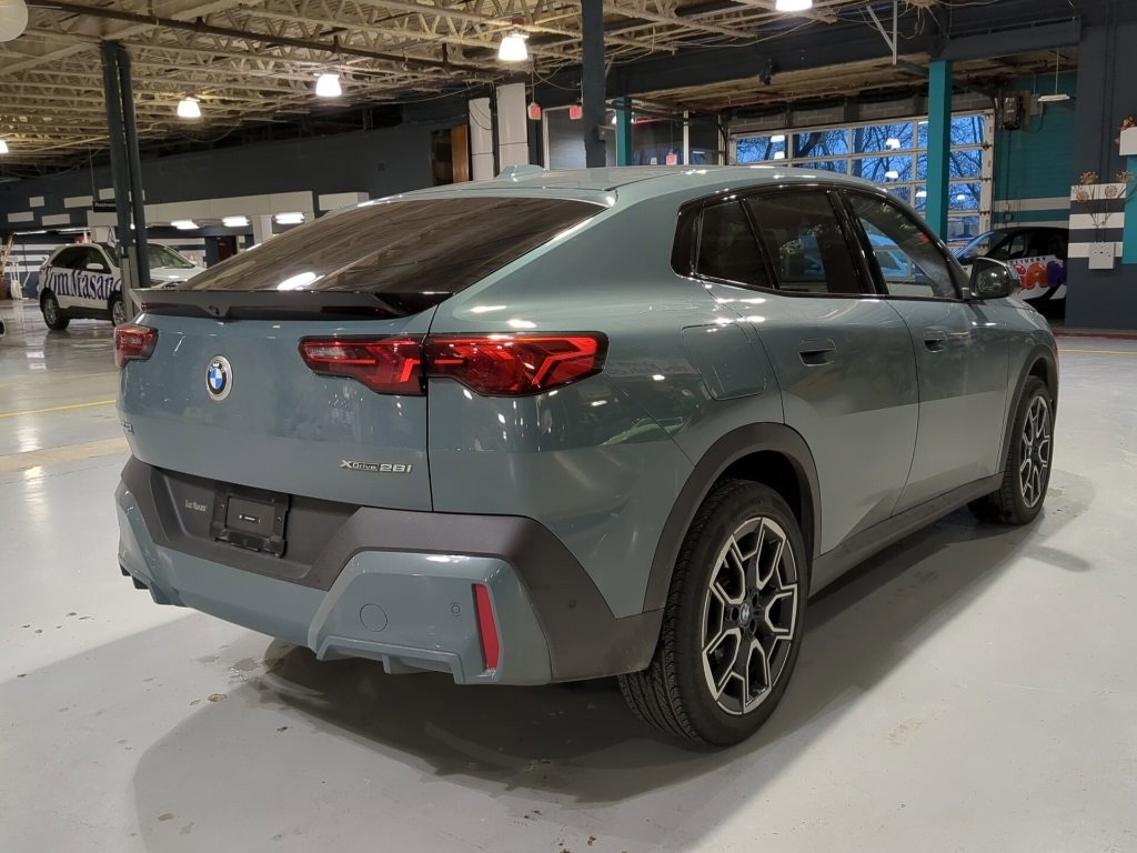 Certified 2025 BMW X2 xDrive28i w/ Technology Package image 7