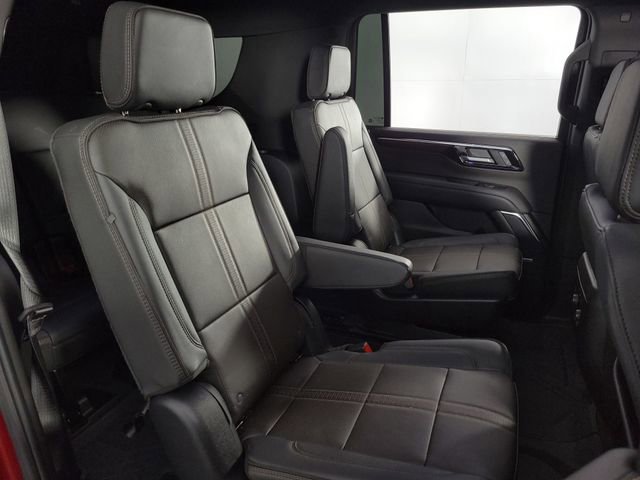 Used 2025 Chevrolet Suburban High Country AWD/4WD image 16