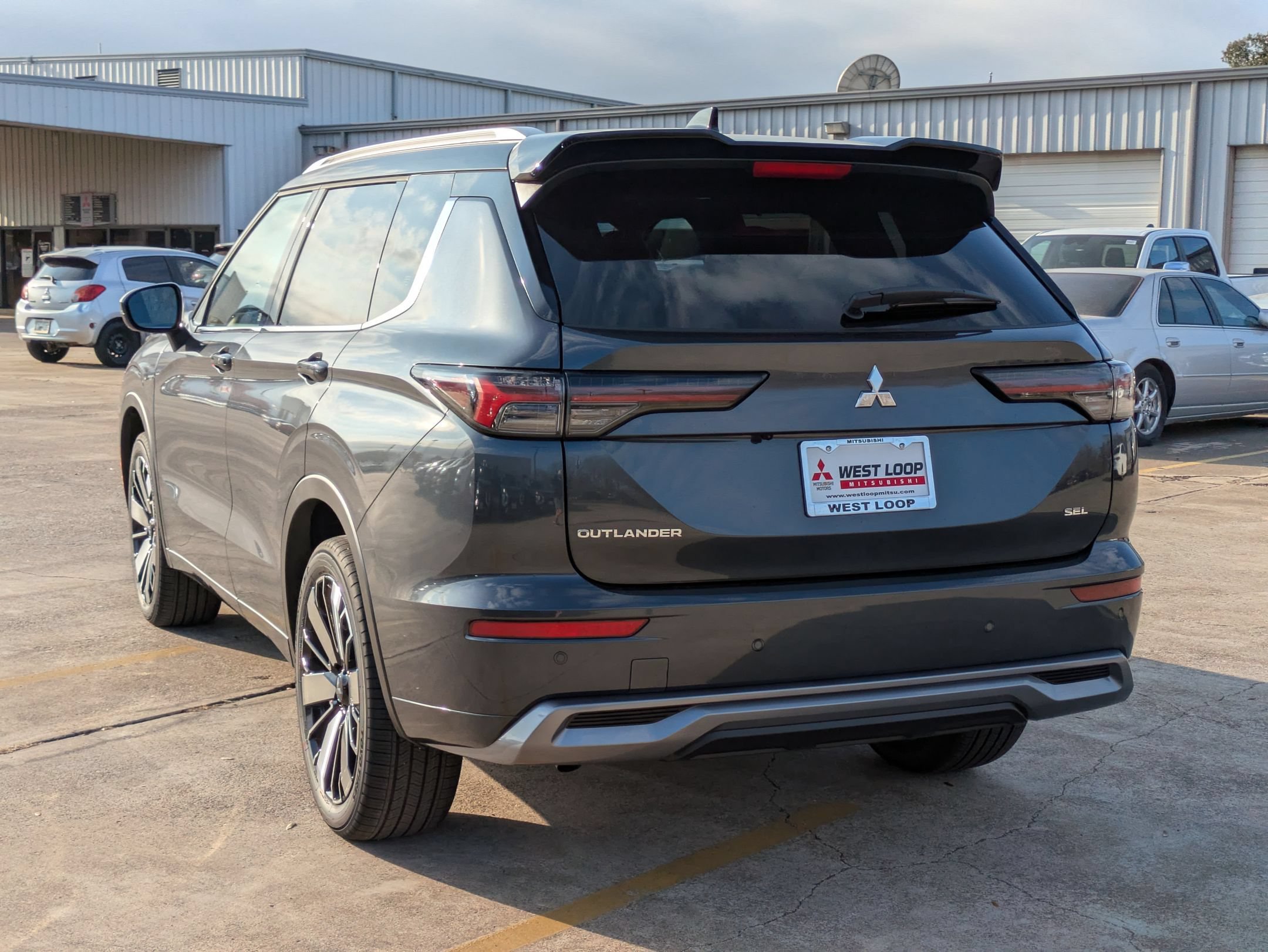 New 2026 Mitsubishi Outlander SEL FWD image 3