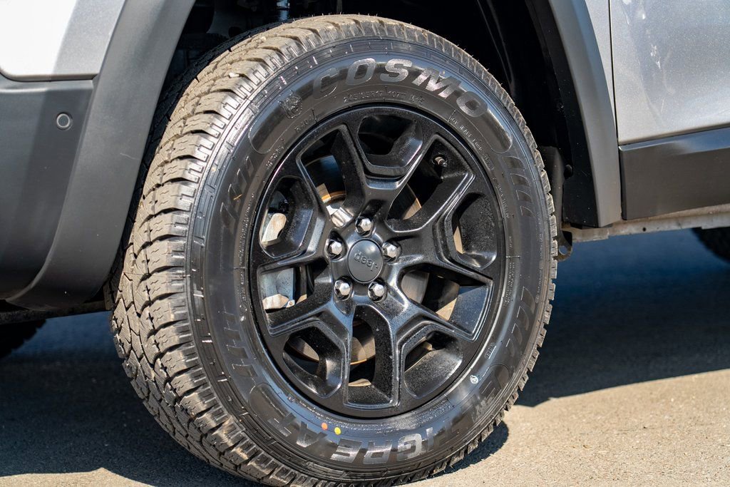 Used 2019 Jeep Cherokee Trailhawk AWD/4WD image 8