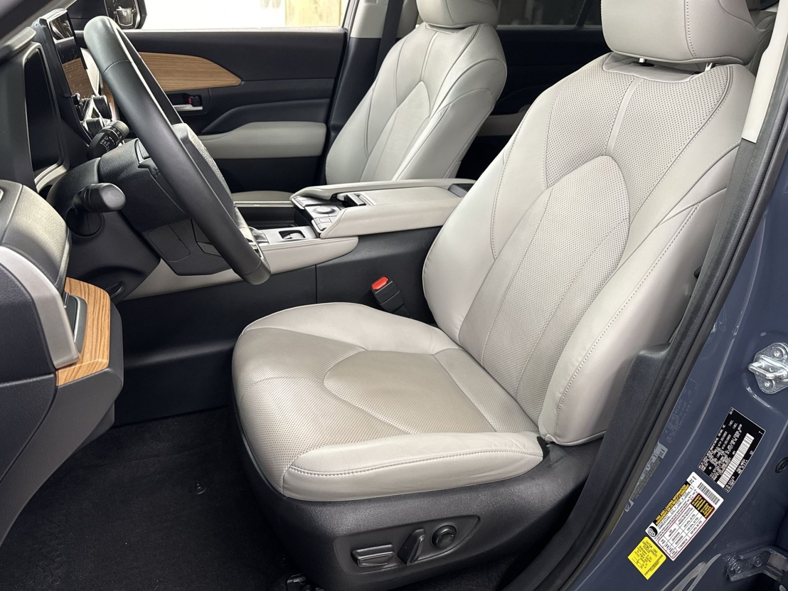 Used 2024 Toyota Grand Highlander AWD image 25