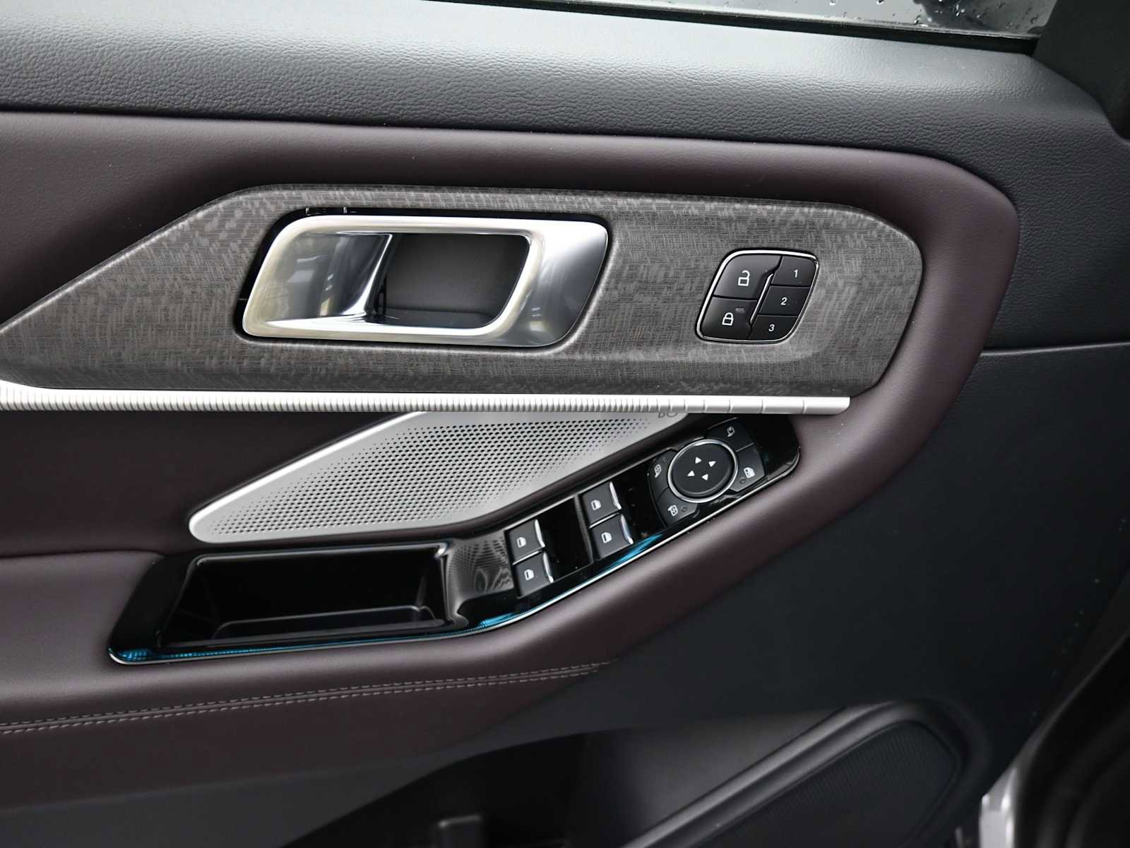 New 2026 Ford Explorer Platinum image 25