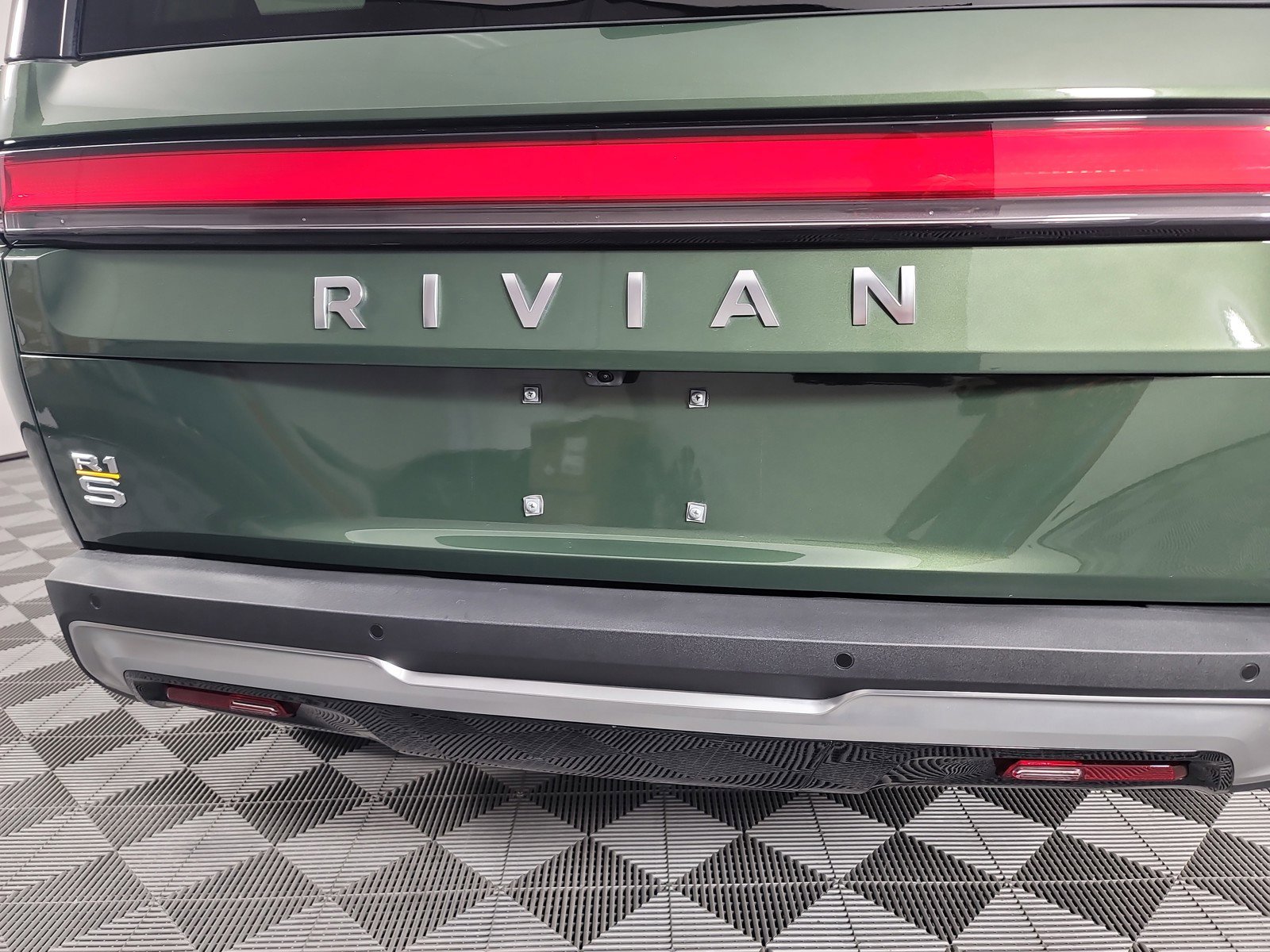 Used 2024 Rivian R1S Adventure image 36