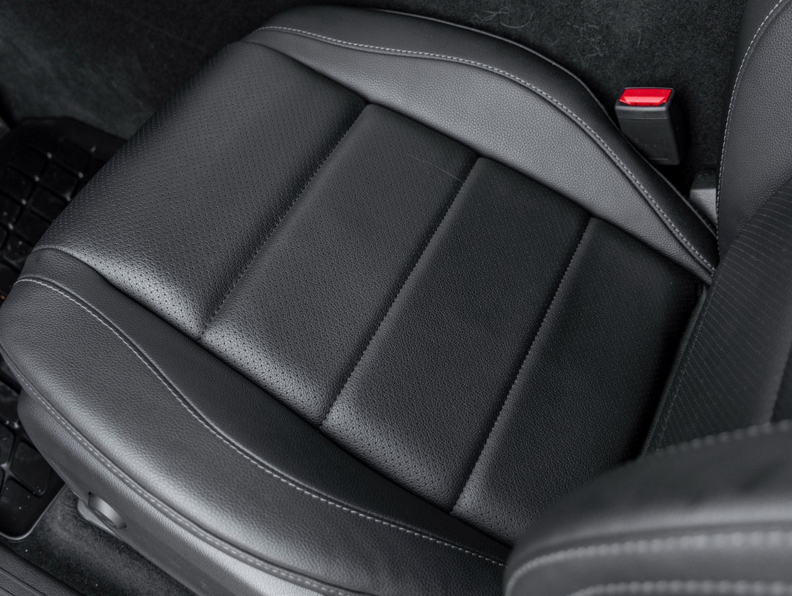 Used 2024 Mercedes-Benz GLE 450 4MATIC w/ AMG Line Exterior image 20