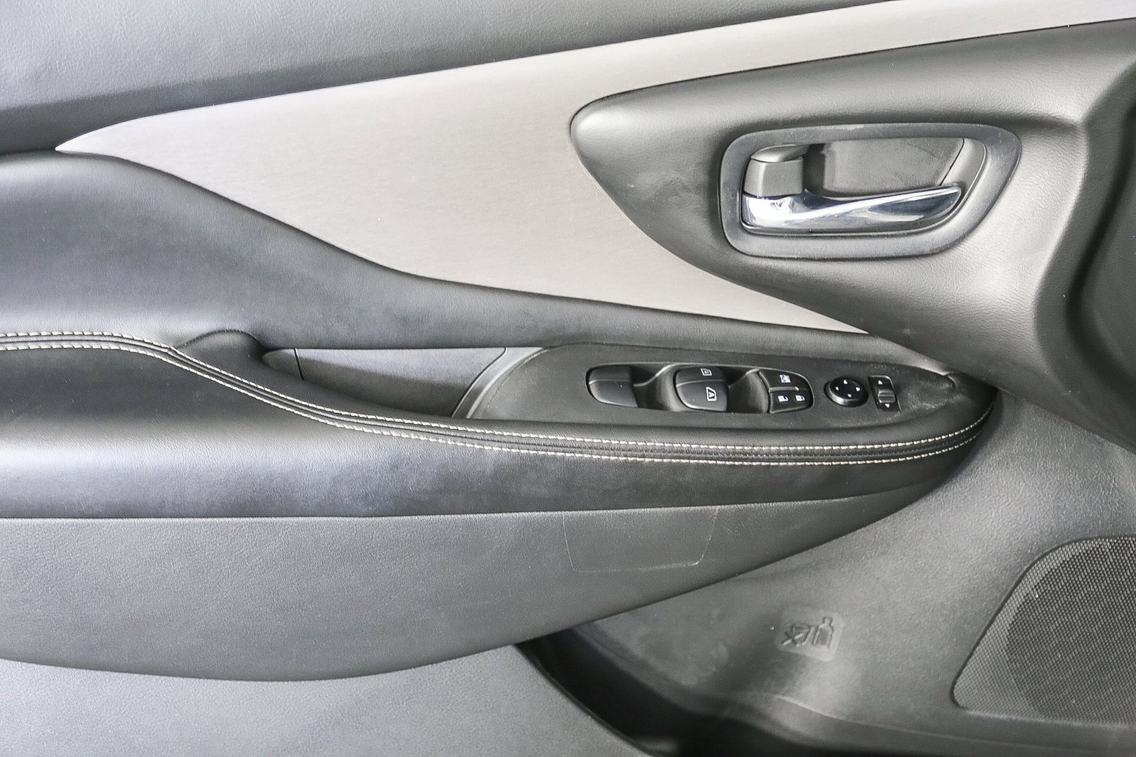 Used 2023 Nissan Murano SV image 19