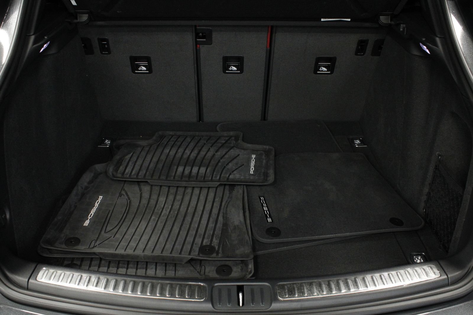 Certified 2025 Porsche Macan AWD/4WD image 17