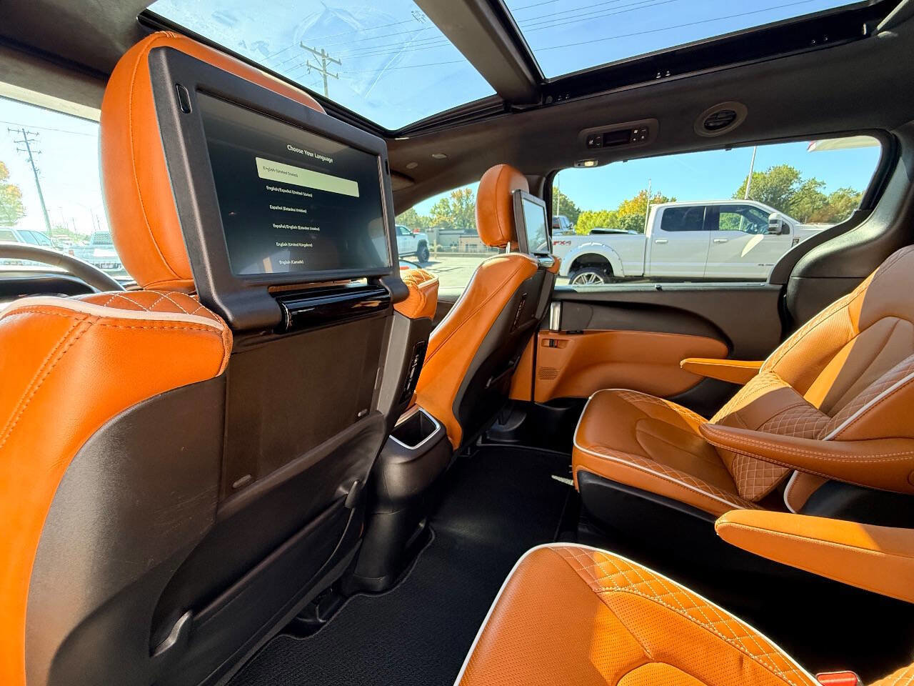 Used 2025 Chrysler Pacifica Pinnacle image 33