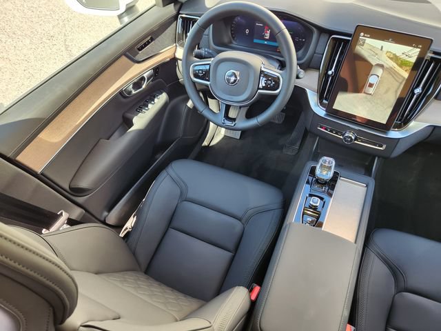 New 2026 Volvo XC90 T8 Plus w/ Protection Package AWD/4WD image 10