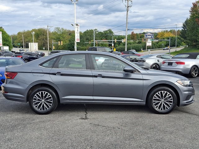 Used 2019 Volkswagen Jetta SE w/ Cold Weather Package FWD image 9