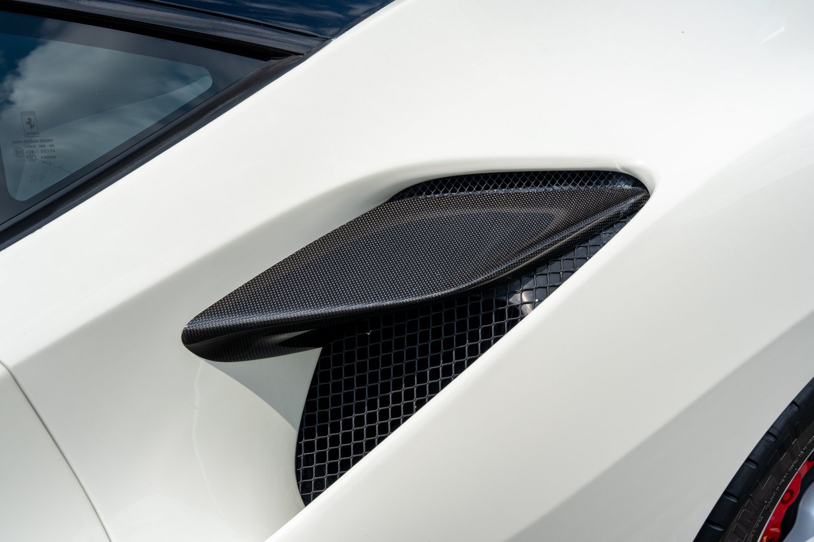 Used 2022 Ferrari F8 Tributo RWD image 12