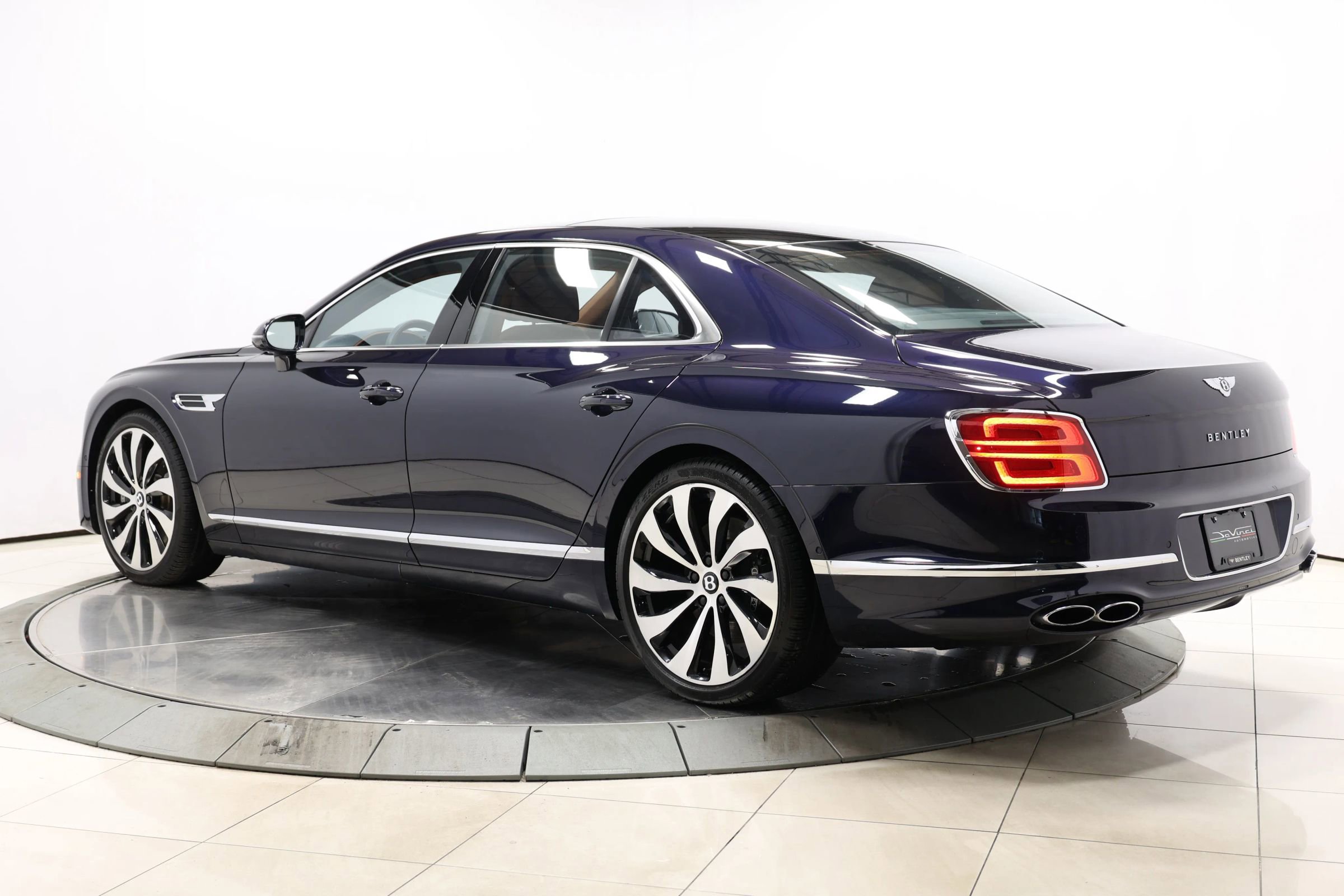 Used 2022 Bentley Flying Spur V8 image 4