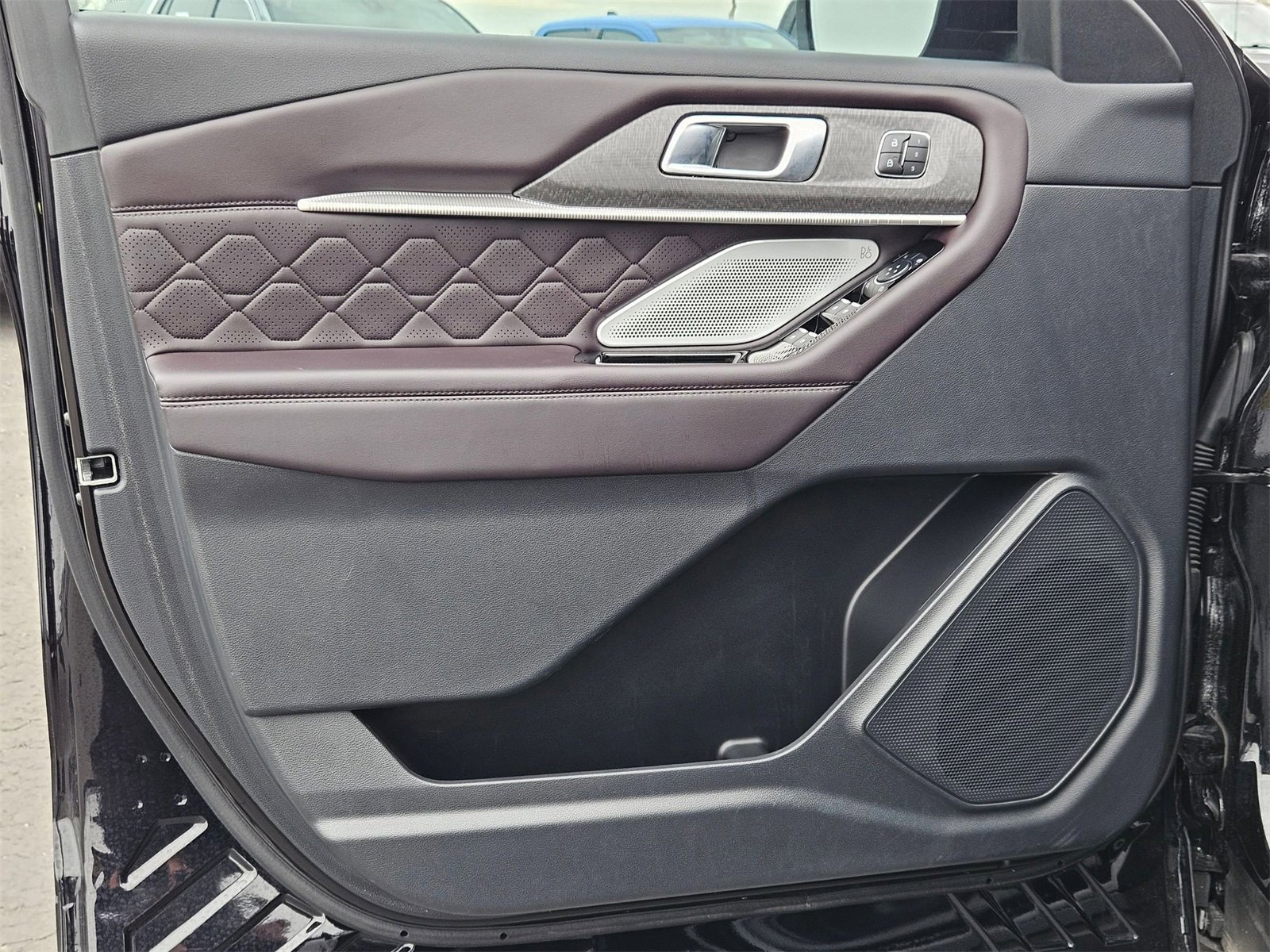 Used 2025 Ford Explorer Platinum w/ Ultimate Package image 11