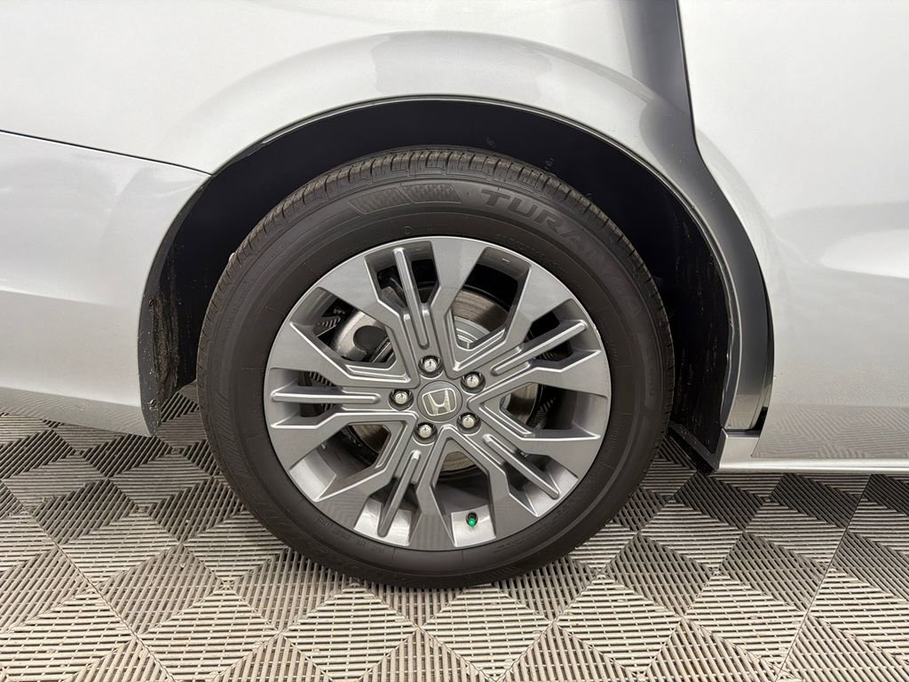 Used 2026 Honda Odyssey Touring image 18