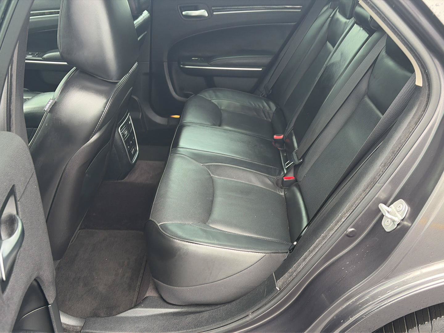 Used 2017 Chrysler 300 C RWD image 13