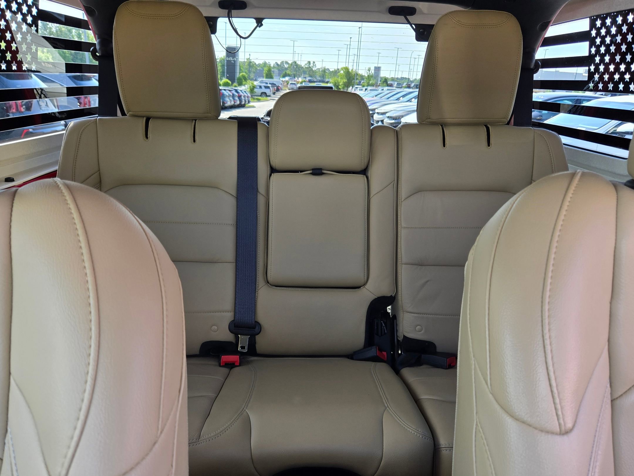 Used 2018 Jeep Wrangler Unlimited Sahara AWD/4WD image 13