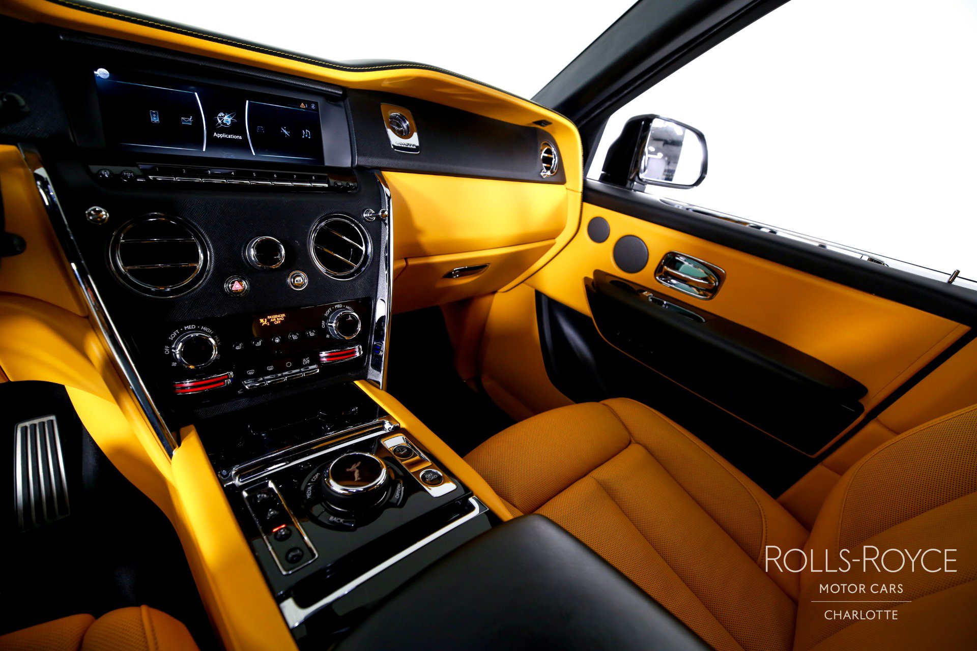 Used 2022 Rolls-Royce Cullinan image 16