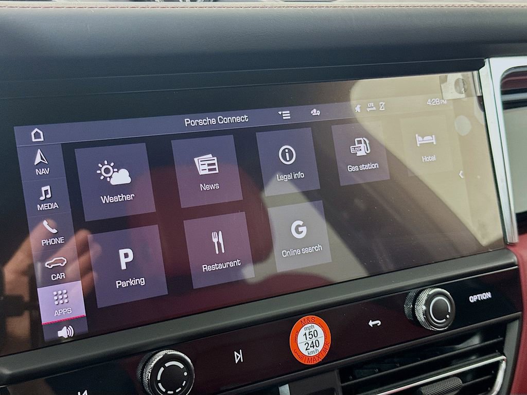 Certified 2025 Porsche Macan image 15